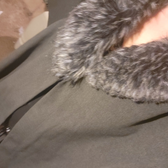 Adrienne Landau shawl - Picture 3 of 3